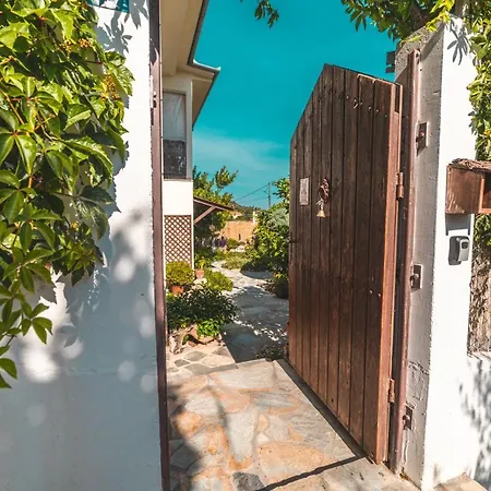 Akava Garden House * فولوس