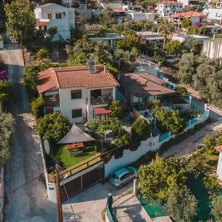 بيت للعطل Akava Garden House *