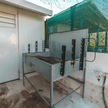 Akava Garden House فولوس